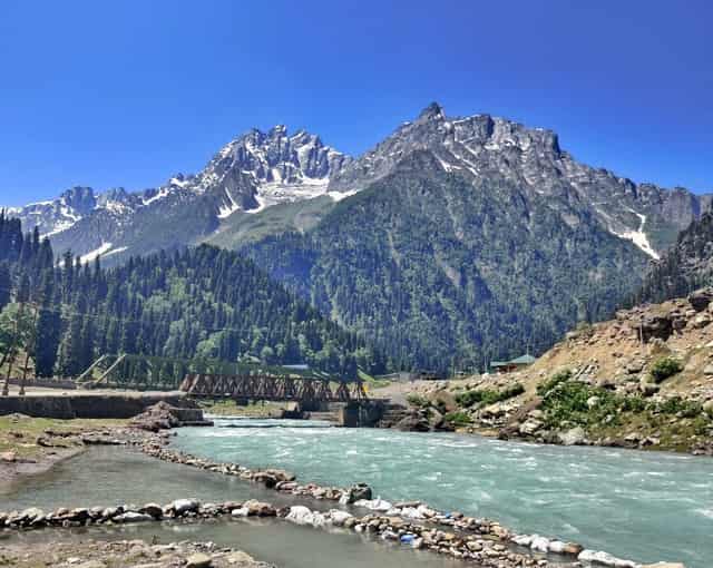 Top 10 Must-Visit Places in Jammu and Kashmir